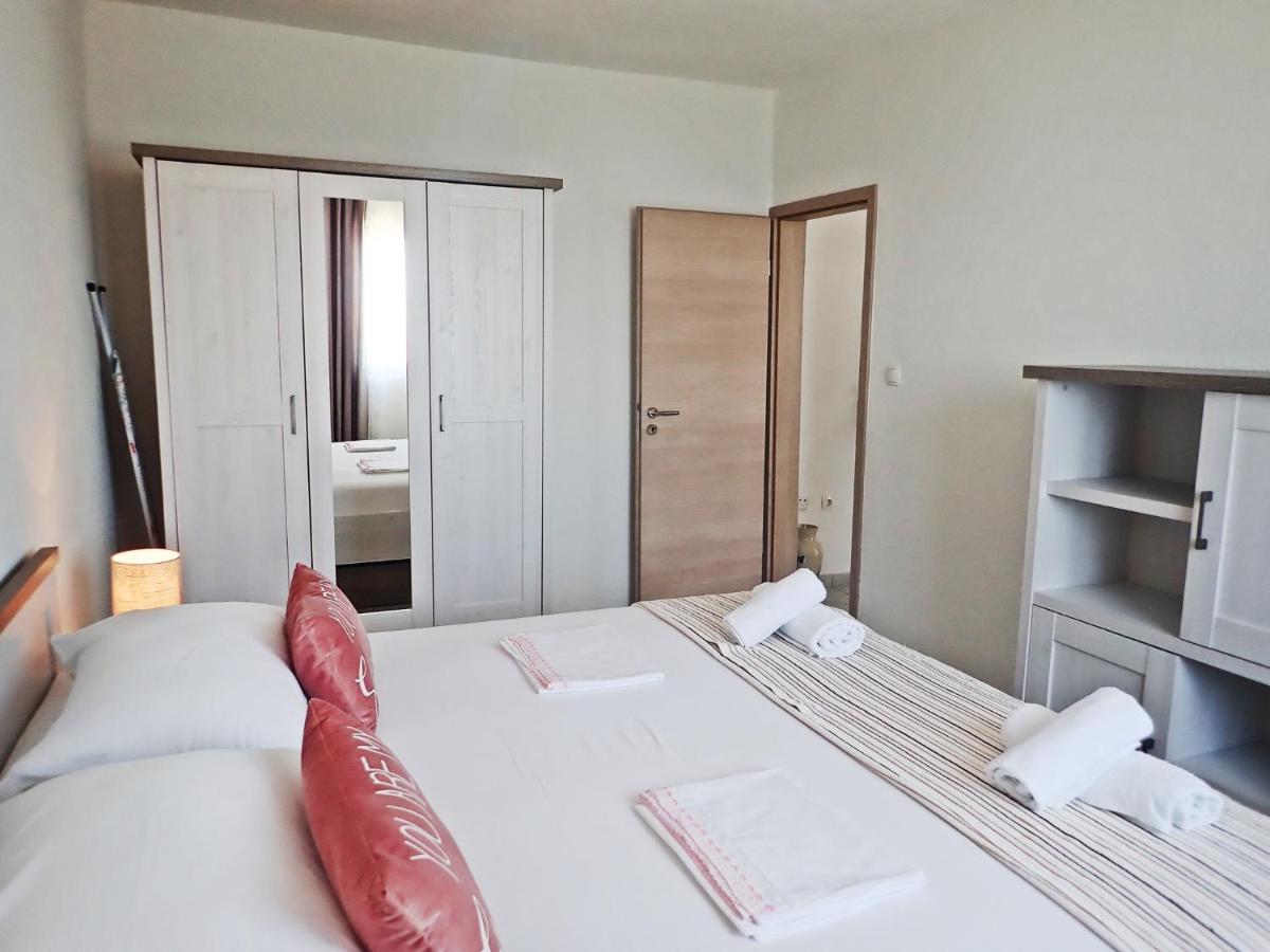 Apartment Jela At The Seafront Barić Draga エクステリア 写真